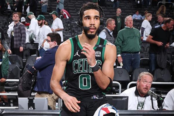 乔治：东部的球队实力很接近，还没有哪支球队真正拉开差距（乔治：东部竞争胶着，尚无球队拉开差距）