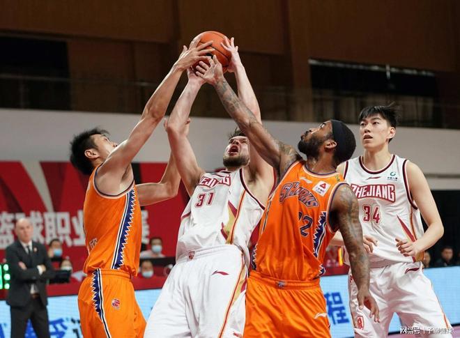 西甲前瞻：巴塞罗那重回诺坎普，近3次战毕尔巴鄂竞技均获胜（西甲前瞻：巴萨重返诺坎普，近3战毕尔巴鄂保持全胜）