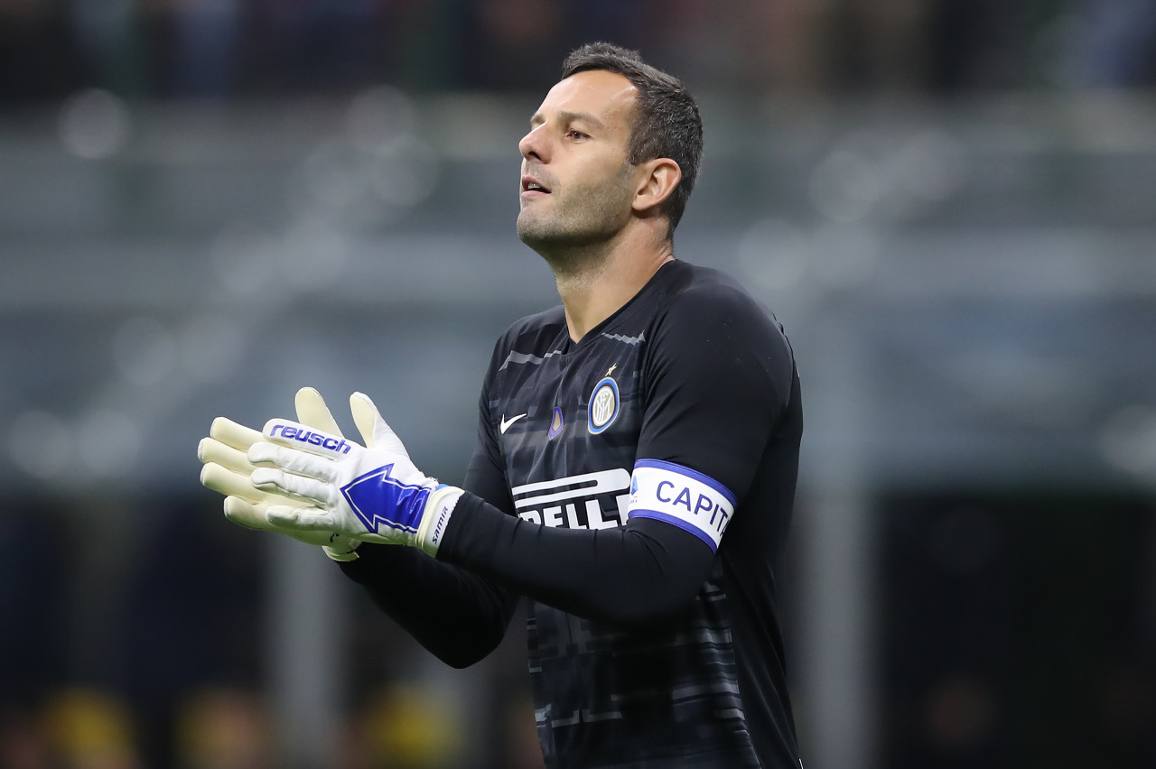 主场优势全无！太阳半场比湖人少了17次罚球（主场失色！太阳半场罚球数比湖人少17次）