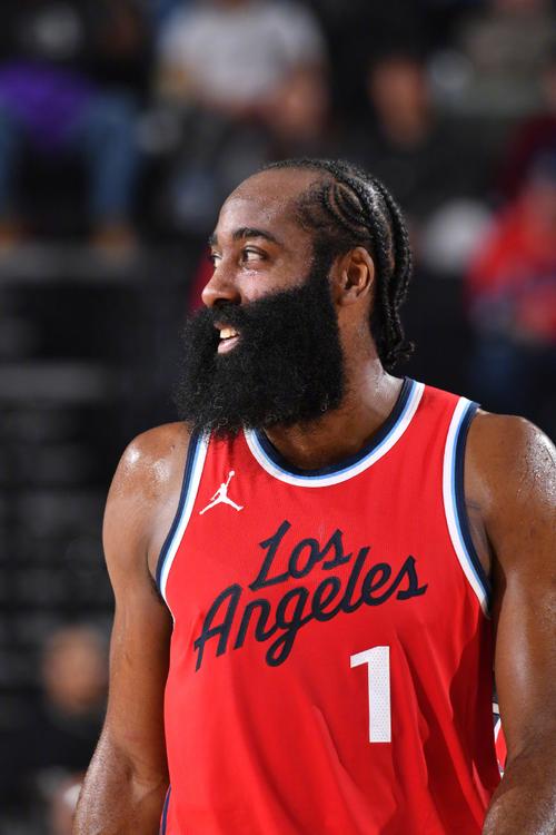 英超前瞻：诺丁汉森林3连胜状态火热，布莱顿3轮不败丢1球（英超前瞻：诺丁汉森林豪取三连胜气势如虹，布莱顿近三轮不败仅失一球）