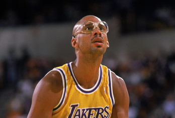 瓦伦西亚vs莱万特：加亚、丹朱马首发，马修-瑞安、阿德里安-德拉富恩特出战（瓦伦西亚战莱万特：加亚、丹朱马首发，马修-瑞安与阿德里安-德拉富恩特登场）