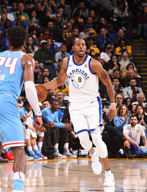 徐根宝：海港辉煌源于球迷支持，盼球迷未来不论胜负都爱它（徐根宝：海港荣耀因球迷而来，愿未来不论胜败球迷都不改热爱）