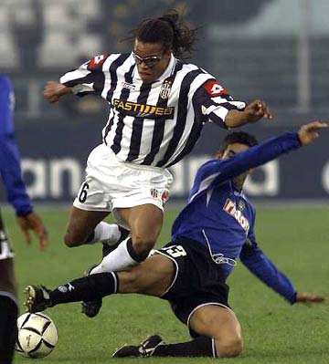 姆巴佩祝贺阿什拉夫当选非洲足球先生：爱你，你是非洲之王（姆巴佩祝贺阿什拉夫荣膺非洲足球先生：爱你，非洲之王）