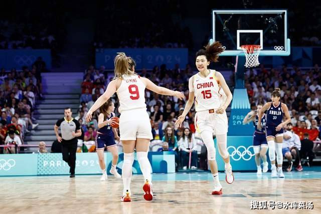 和他一起打球，队友也分不清是投篮还是传球（跟他同场，队友常常搞不清他到底是在投篮还是在传球）