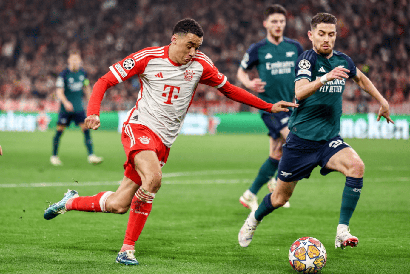 麦卡前女友：被麦卡甩掉后一个月，他和我朋友好了还带着我的狗（麦卡前女友爆料：分手仅一个月，他就和我朋友在一起还把我的狗带走）