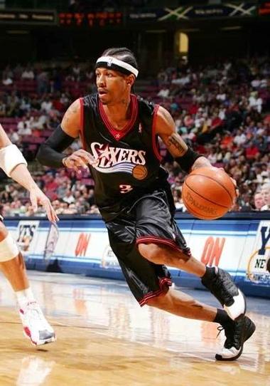 替补火力充足！凯尔登·约翰逊半场6中5高效拿下13分6板1断（板凳火力十足！凯尔登·约翰逊半场6投5中高效砍下13分6篮板1抢断）