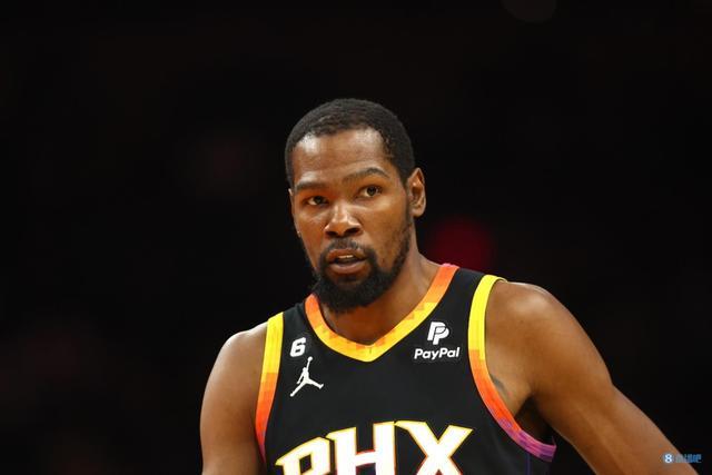 奥斯卡、约尼查助阵，怒放竞技场3V3街头足球赛玉溪站落幕（玉溪站怒放竞技场3V3街头足球赛圆满收官，奥斯卡、约尼查到场助阵）