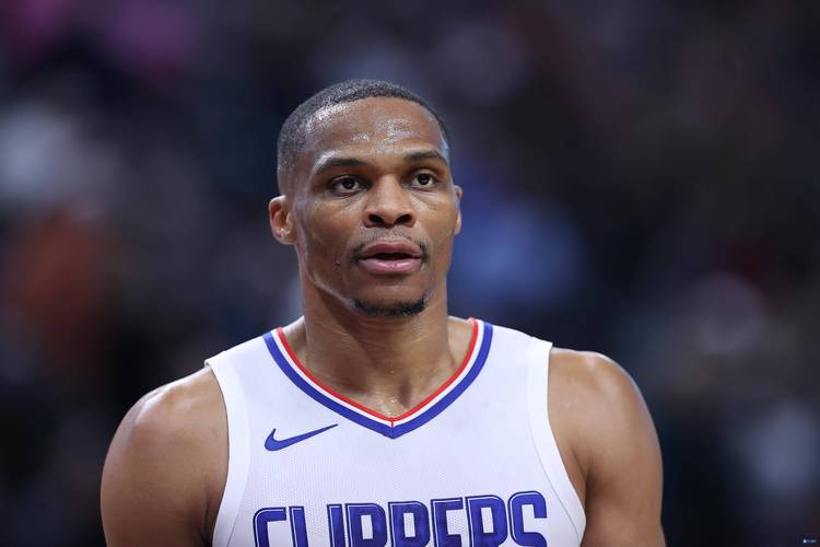 利物浦萨拉赫回归！亨德森和范迪克劝和不劝离，闻说鸡鸣见日升！（萨拉赫重返利物浦！亨德森与范迪克携手劝和，鸡鸣报晓日出新局）