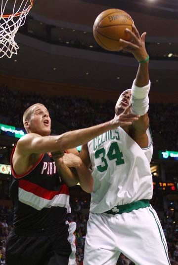 广厦防守铁血令人窒息（广厦铁血防线让对手喘不过气）