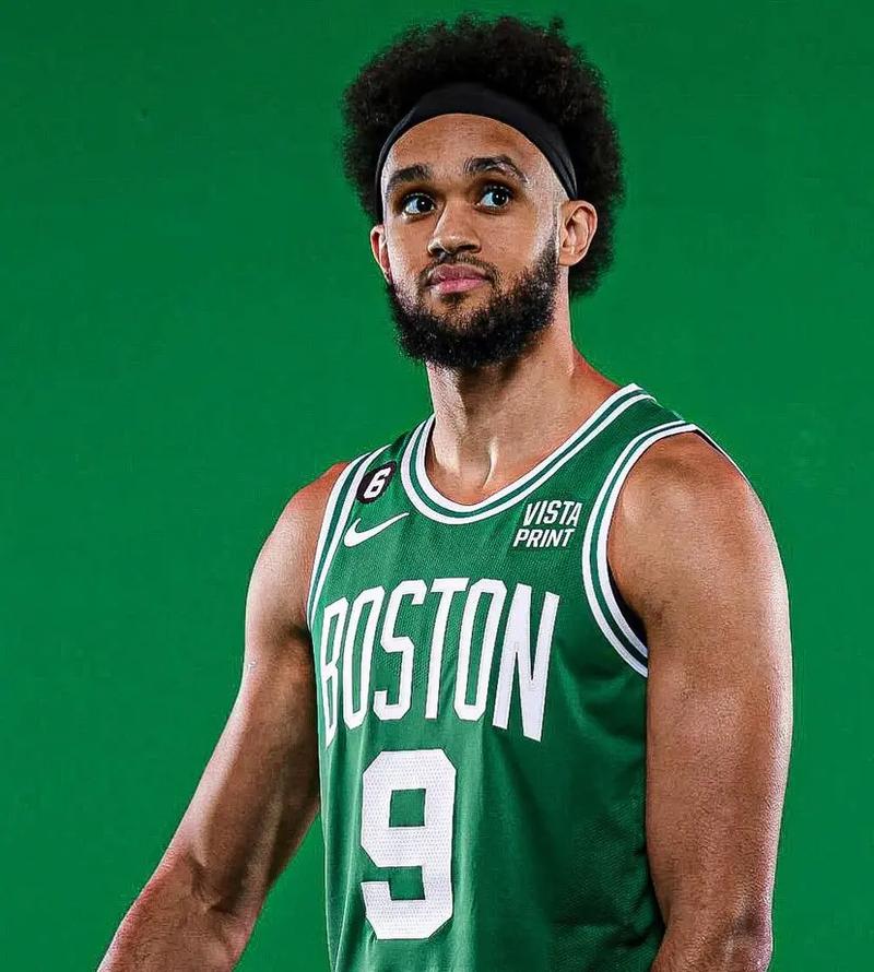 翻修球场，“连滚带爬”为的是“从从容容”（球场翻新，眼下忙乱只为将来从容）