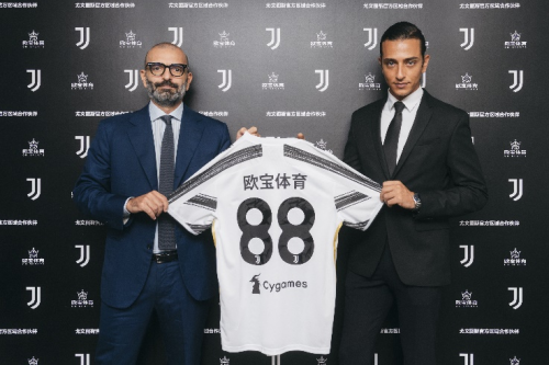 何宇鹏：在国安踢球真的很幸福；法比奥实至名归的金靴太帅啦（何宇鹏：为国安效力倍感幸福，法比奥金靴名副其实又帅气）