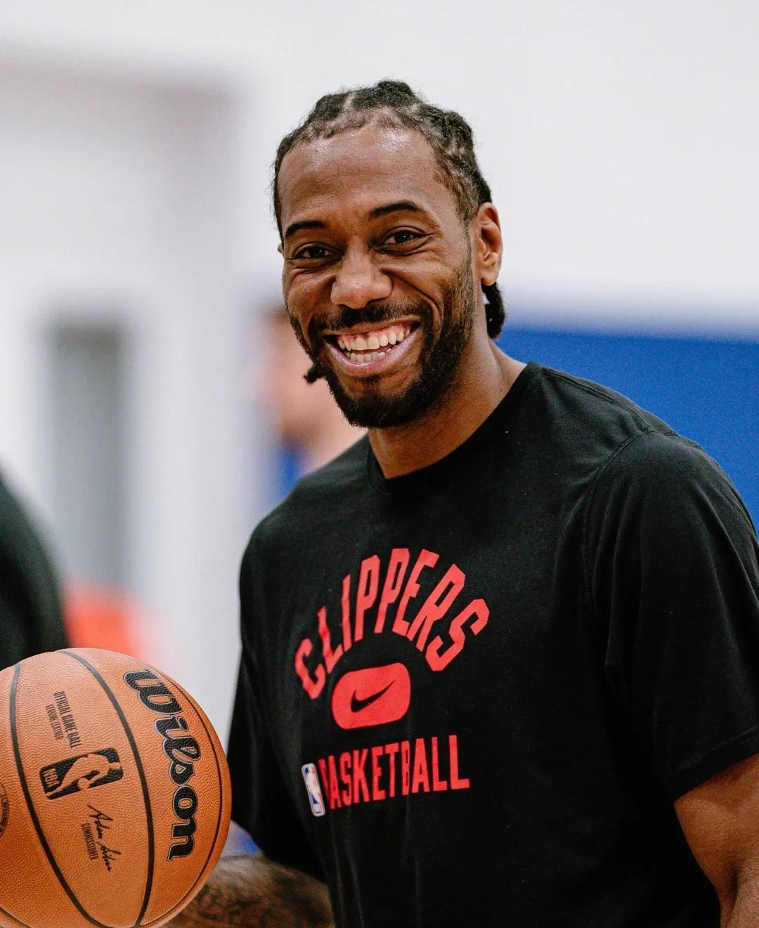 巴勒斯坦足球：一群流亡者的故事，球场也可以成为国家的延续（球场上的祖国：巴勒斯坦流亡者的足球故事）