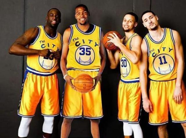 尤文发售圣诞节相关产品，毛衣售价39.9欧元，帽子16.9欧（尤文推出圣诞周边：毛衣39.9欧，帽子16.9欧）