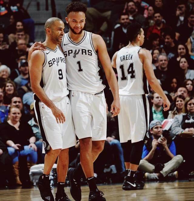 佩雷拉：离开曼联时我不想和滕哈格谈话，我想踢更多比赛（佩雷拉：离队曼联时不愿与滕哈格沟通，只想争取更多出场时间）