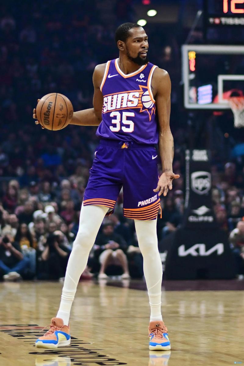 罗马诺：那不勒斯风暴已过，孔蒂如期归队准备让球队重回正轨（罗马诺：那不勒斯风波平息 孔蒂按计划归队力助球队重回正轨）