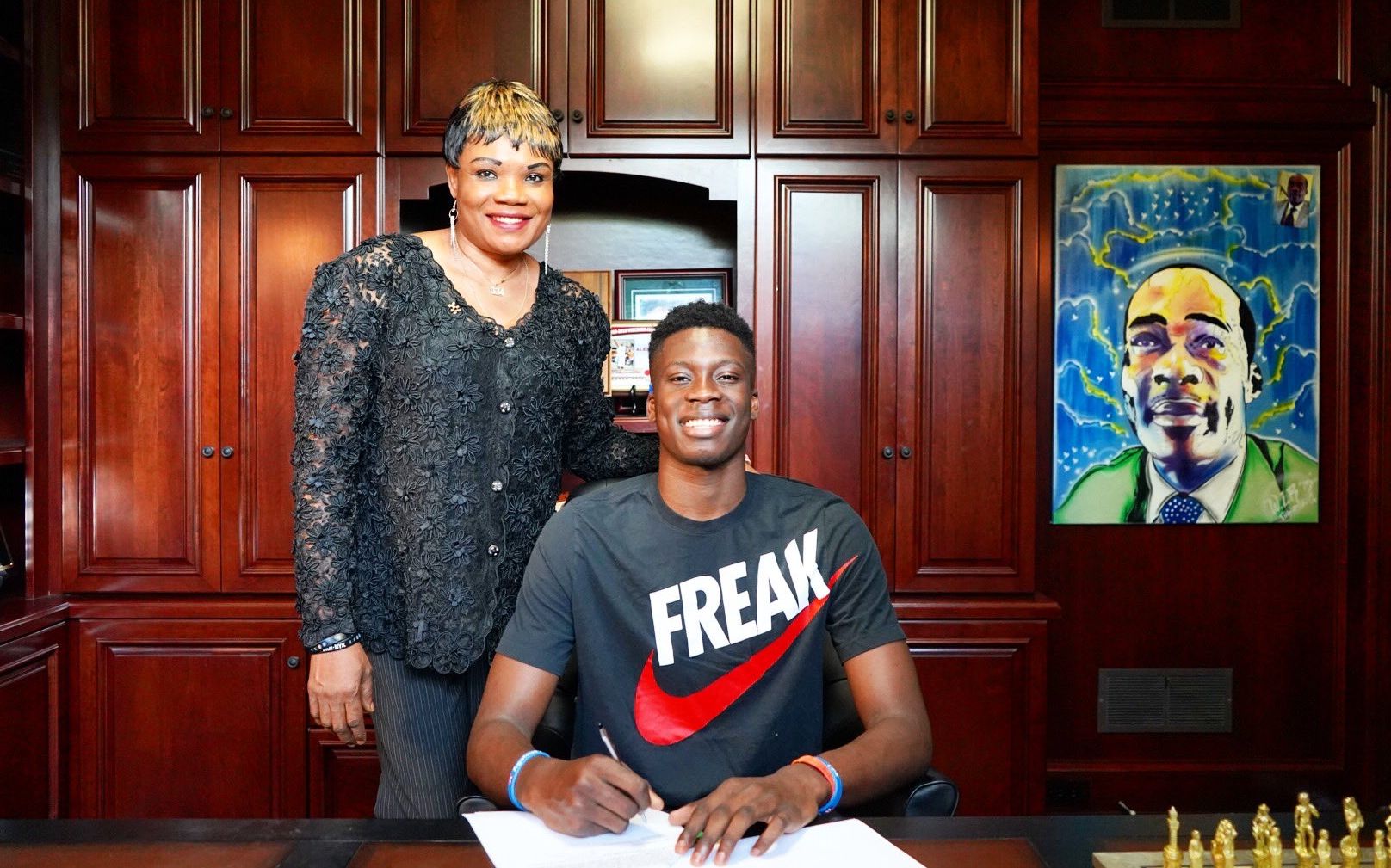 那不勒斯1-1爆冷，亚特兰大4-0大胜三连胜，拜仁客场险胜只赢一个（那不勒斯1-1遭冷平，亚特兰大4-0豪取三连胜，拜仁客场一球险胜）