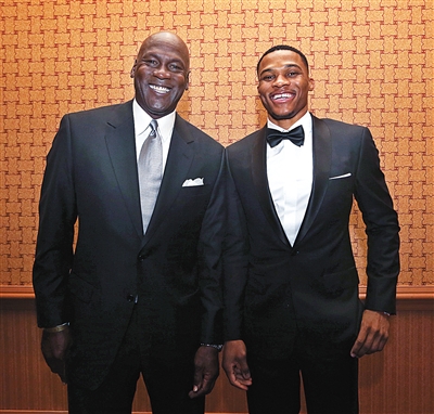 同样是前锋，差距太明显（同为前锋，高下立判）