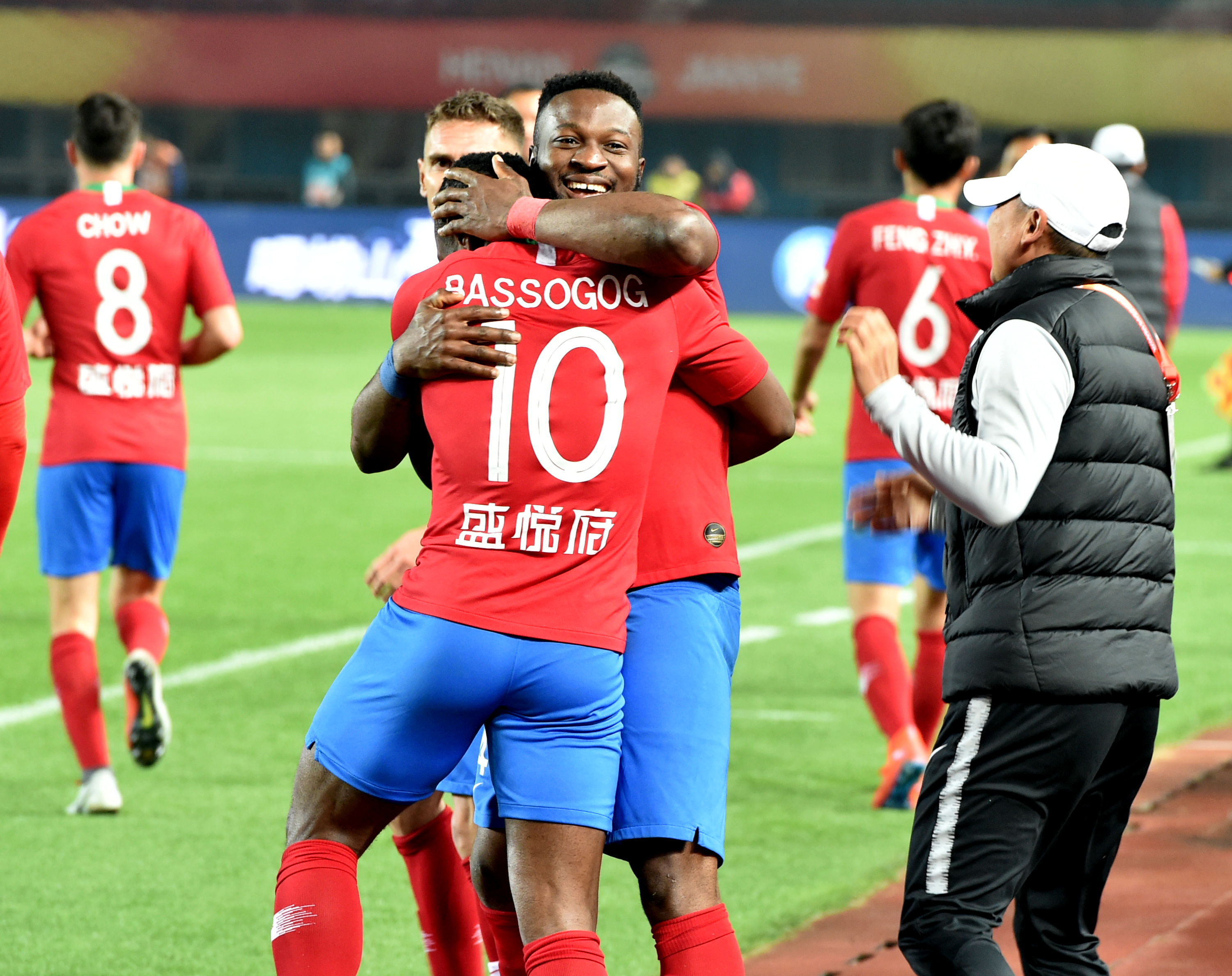 罪人变功臣！沃尔特马德上轮自摆乌龙，本轮半场已梅开二度（从失误到救赎！沃尔特马德上轮自摆乌龙，此役半场梅开二度）